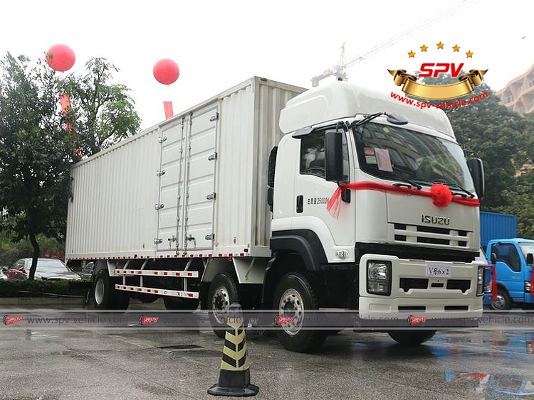 ISUZU 6x2 cargo truck